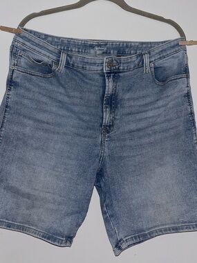 Classic Women’s Light Blue Denim Shorts
